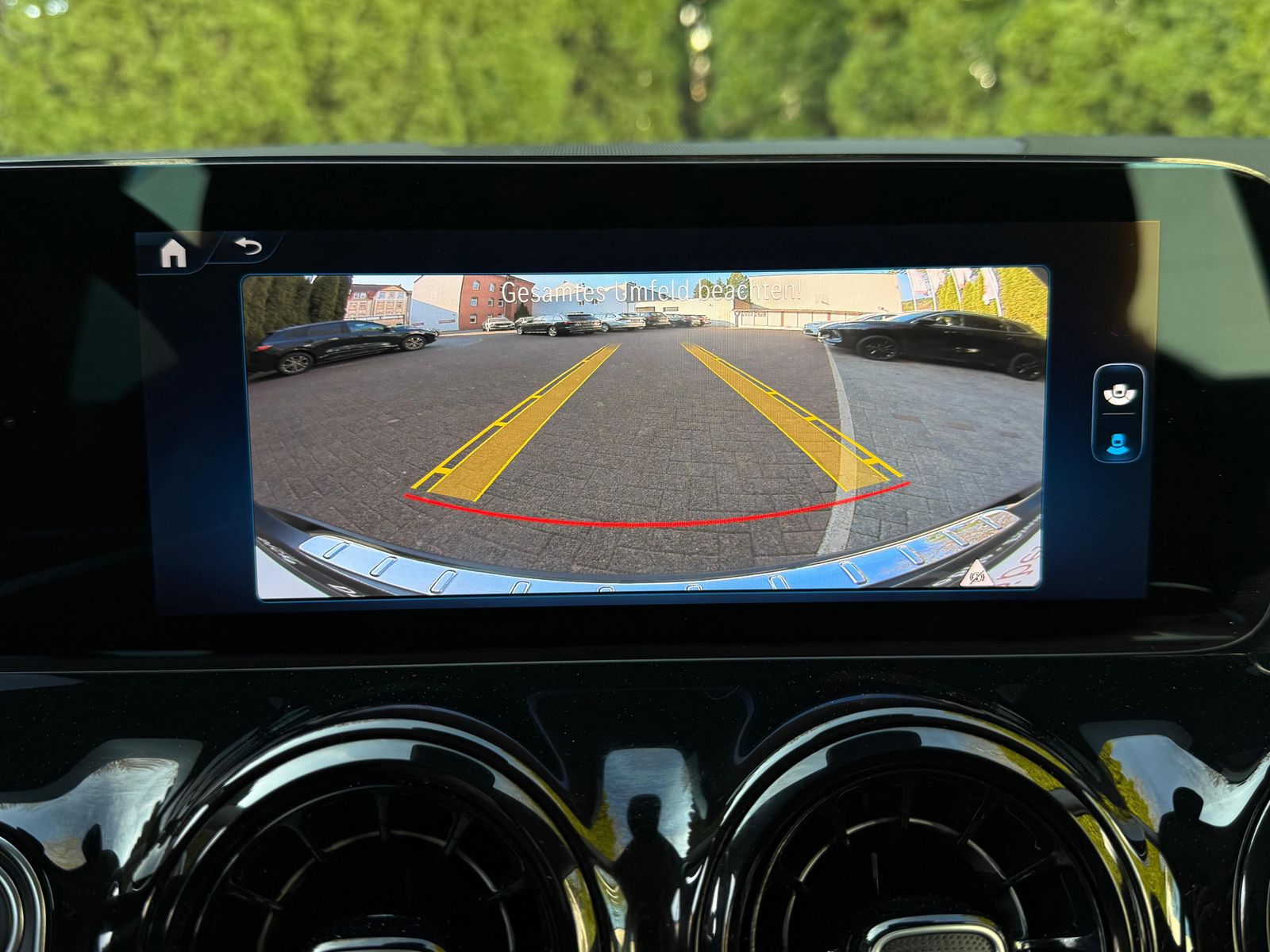 Fahrzeugabbildung Mercedes-Benz GLA 180 7G LED+MBUX+VIRT+SHZ+KAM+PARK+T-LEDER+