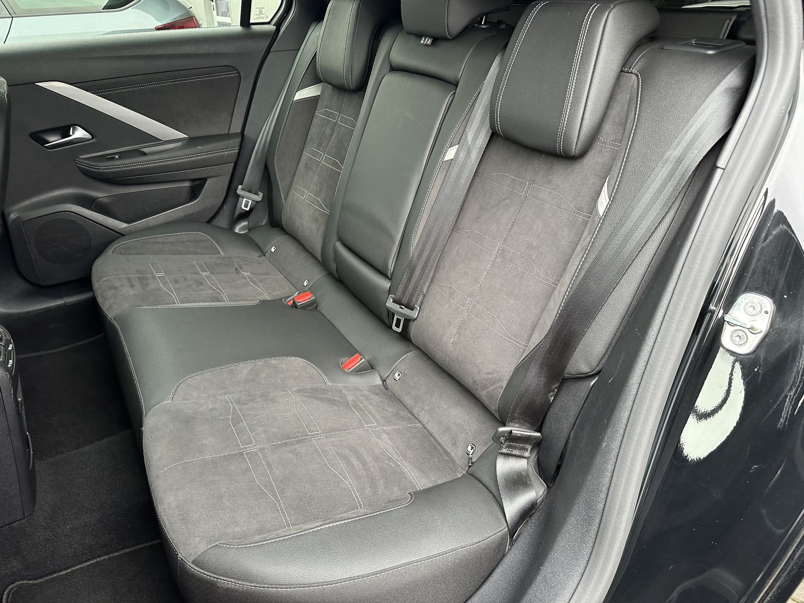 Fahrzeugabbildung Opel Astra SpT 1.5 D Aut. GS NAV+LED+PANO+18ZOLL+1HD