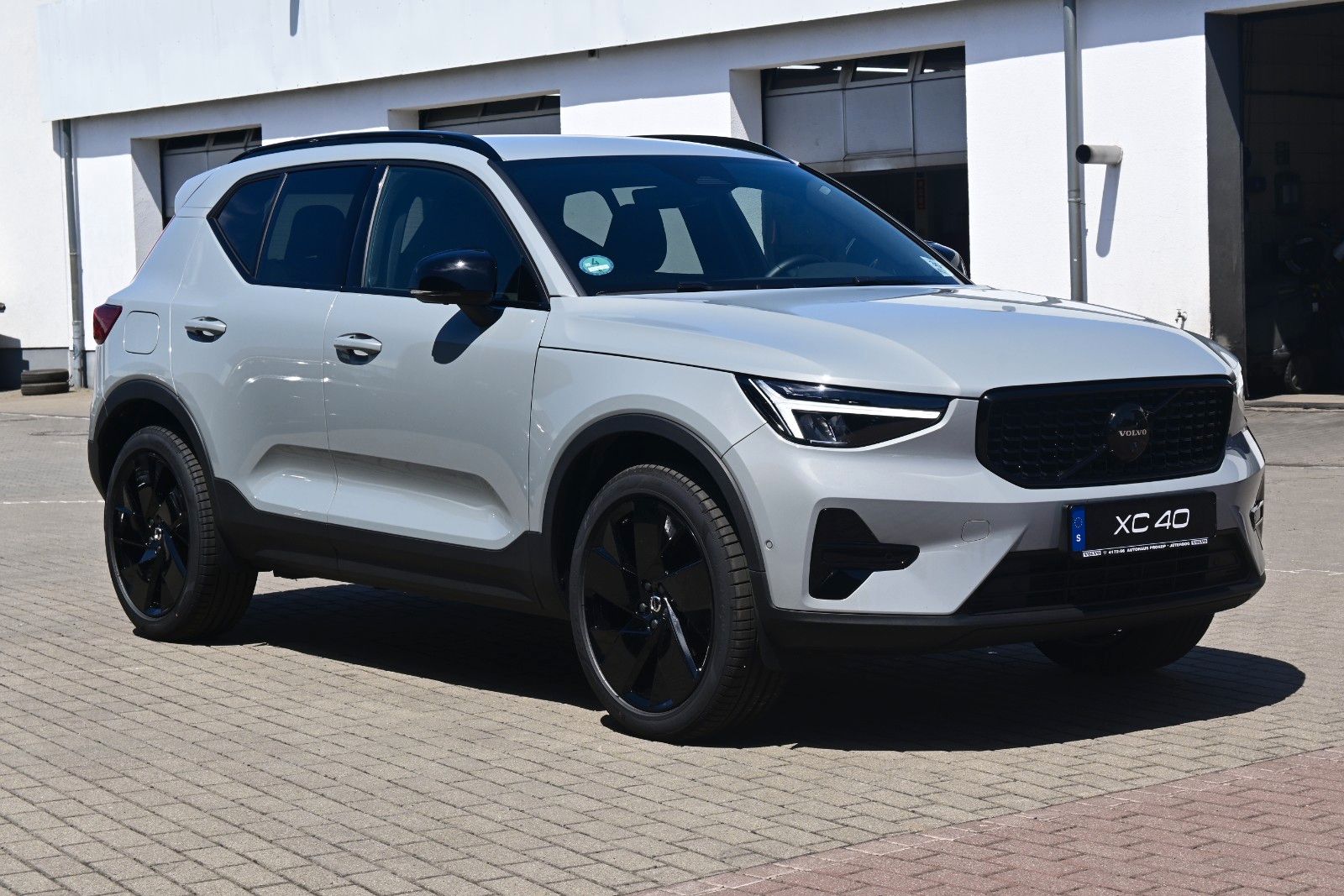 Fahrzeugabbildung Volvo XC40 B3 DKG Plus Black Edition*STDHZG*360°*ACC*