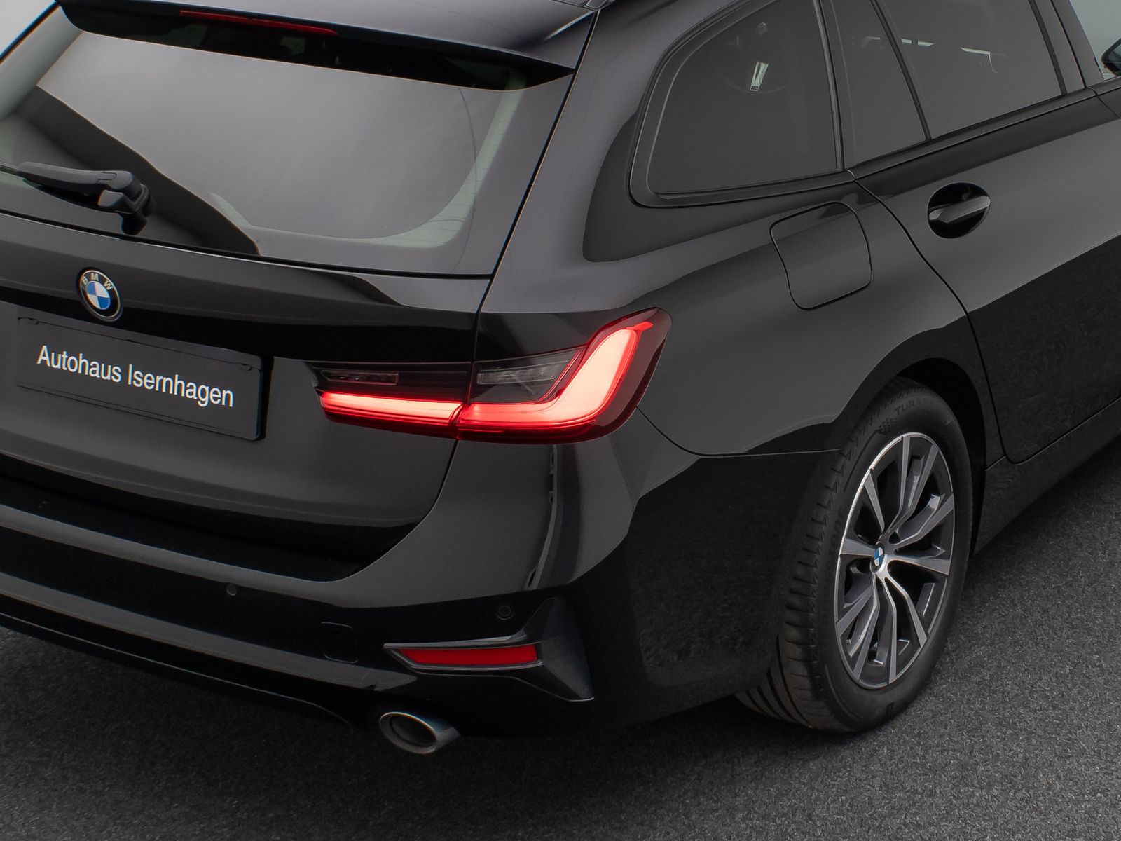 Fahrzeugabbildung BMW 330d xD Sport Line Laser DAB HUD AHK HiFi Komfor