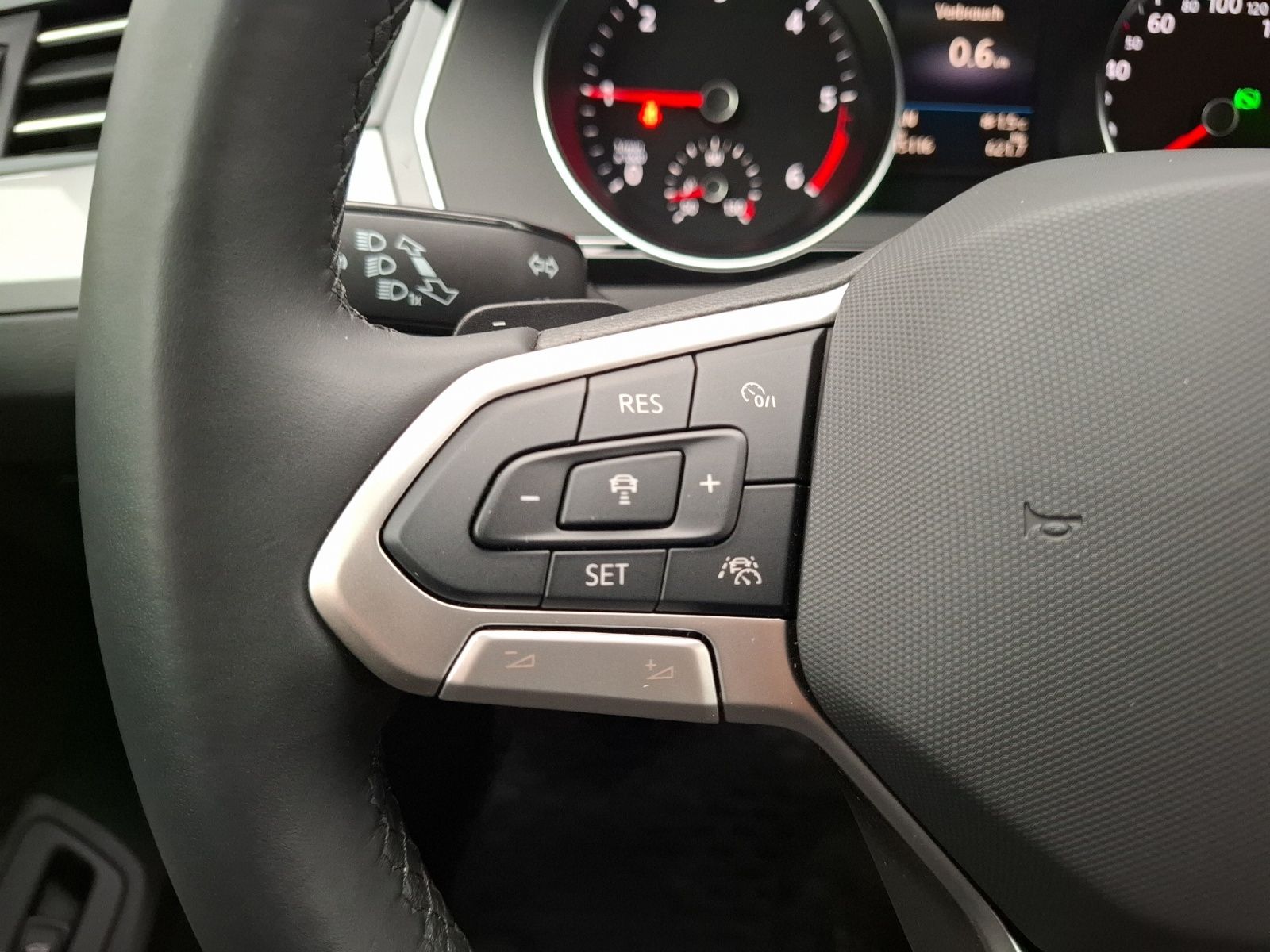 Fahrzeugabbildung Volkswagen Passat Variant TDI Business DSG 4M LED Navi ACC