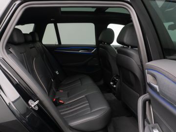 Fahrzeugabbildung BMW 530d Tour Luxury Line AHK Pano H/K Kamera DAB