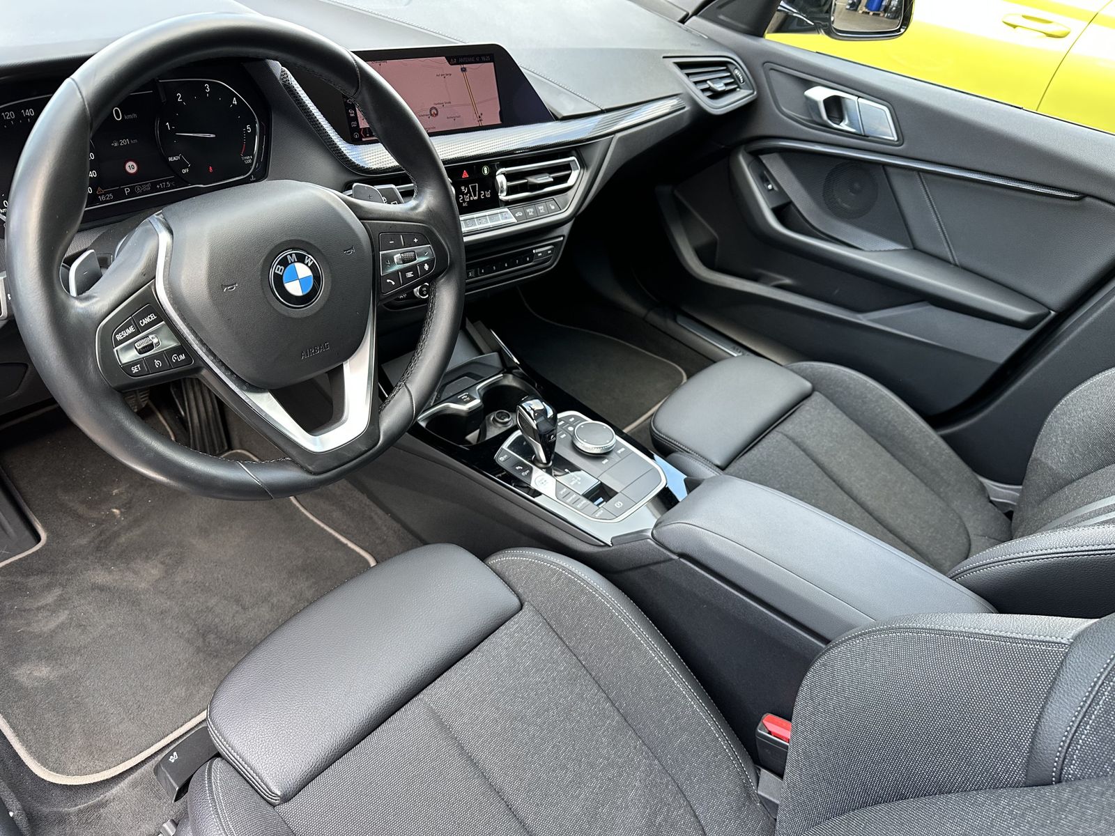 Fahrzeugabbildung BMW 118d Sport-Line Aut. NAV+LED+PANO+SPIEGEL-PAKET
