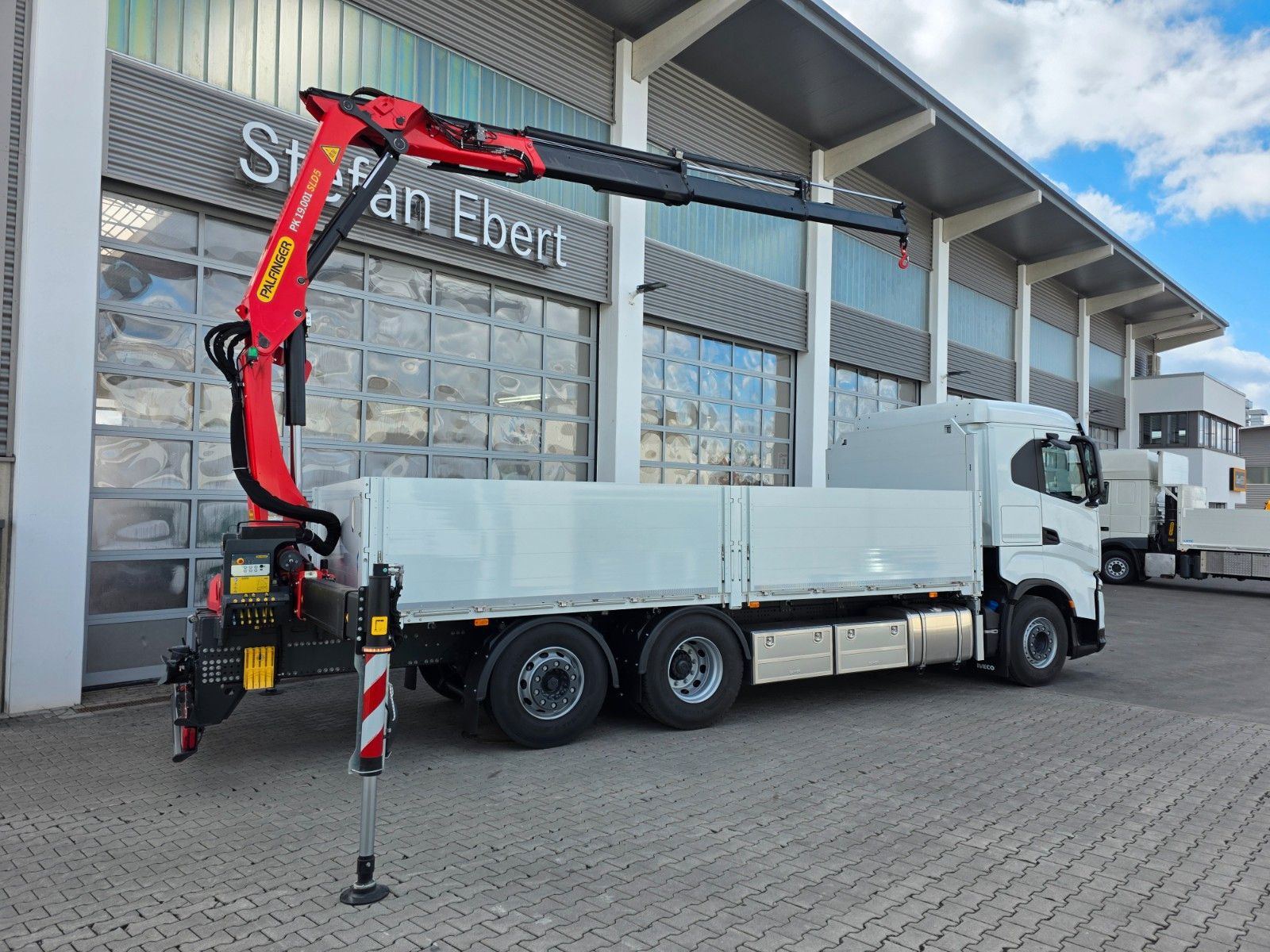 Fahrzeugabbildung Iveco X-Way AD280X49Y Palfinger PK 19.001 SLD5 Funk