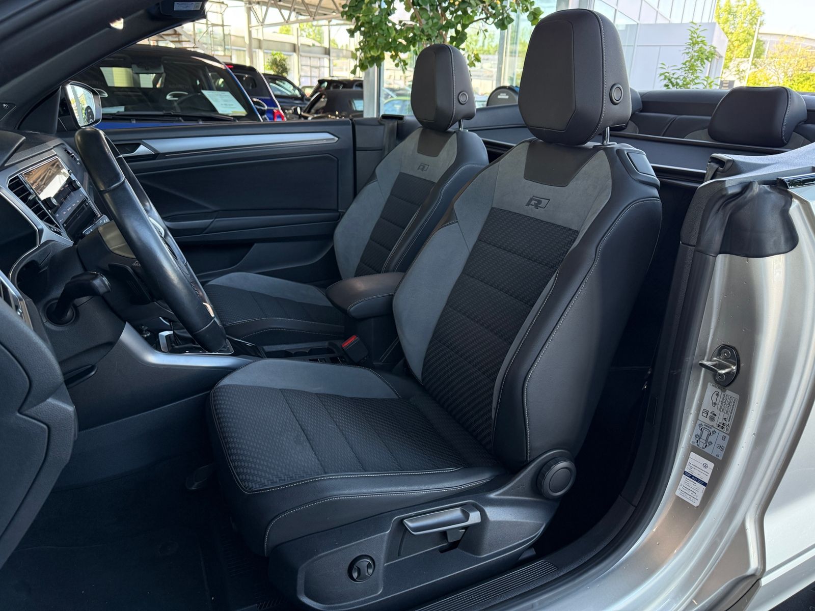 Fahrzeugabbildung Volkswagen T-Roc Cabriolet R-Line AHK ACC LED BEATS