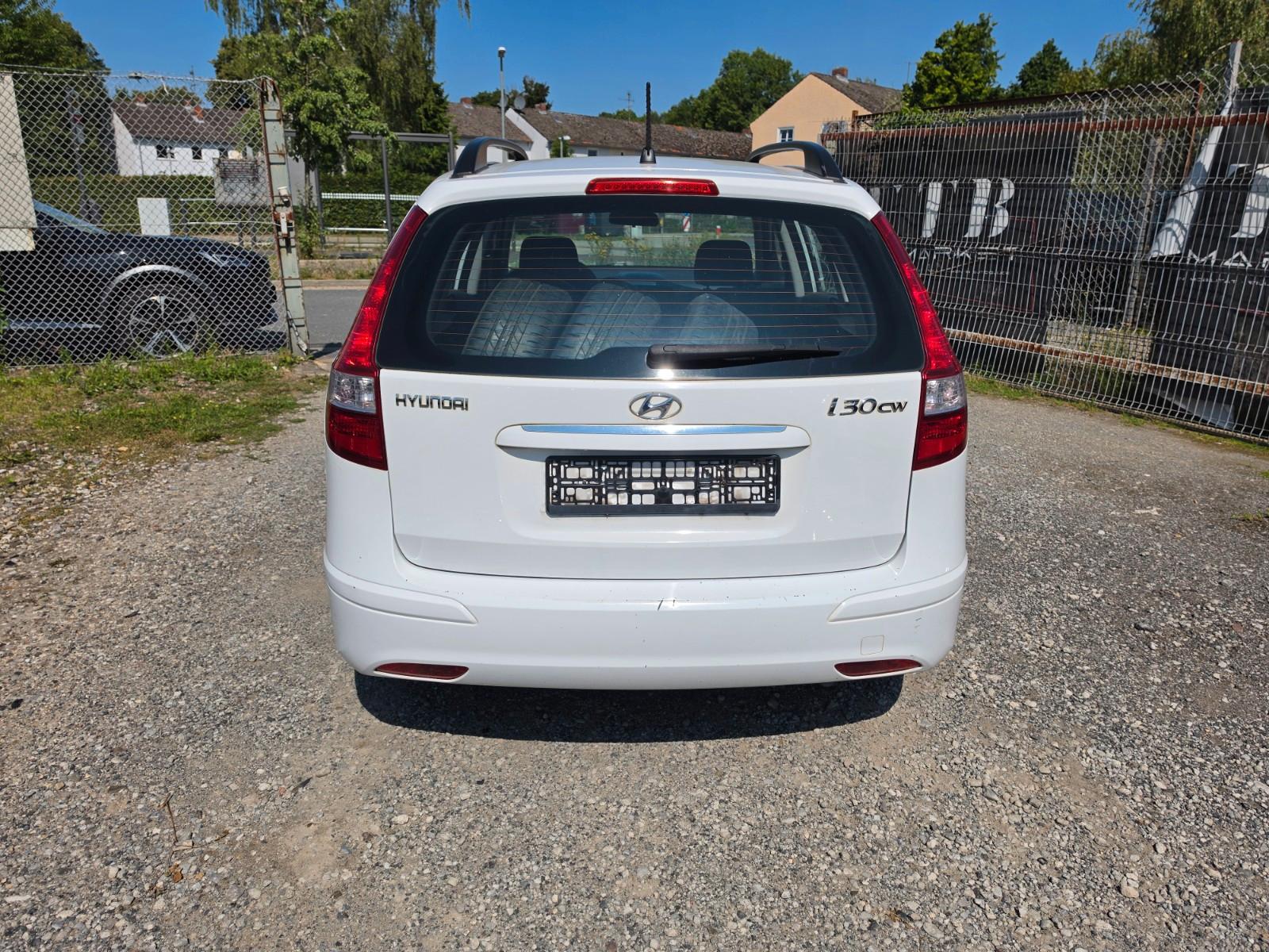 Hyundai i30 2011 — engine 1.396 cm³, 105 HP (77kW)