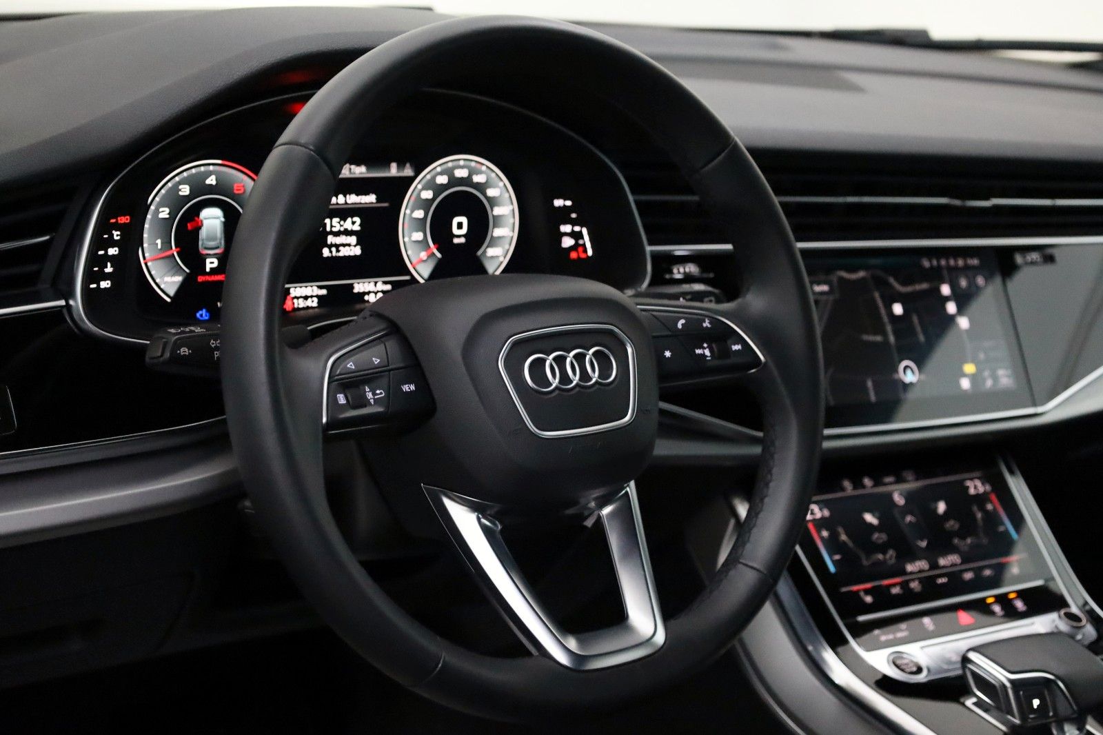 Fahrzeugabbildung Audi Q8 55 TFSI quattro, Navi,SH,Kamera,Panorama,B&O