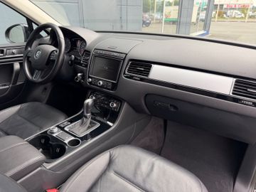 Volkswagen Touareg - 11