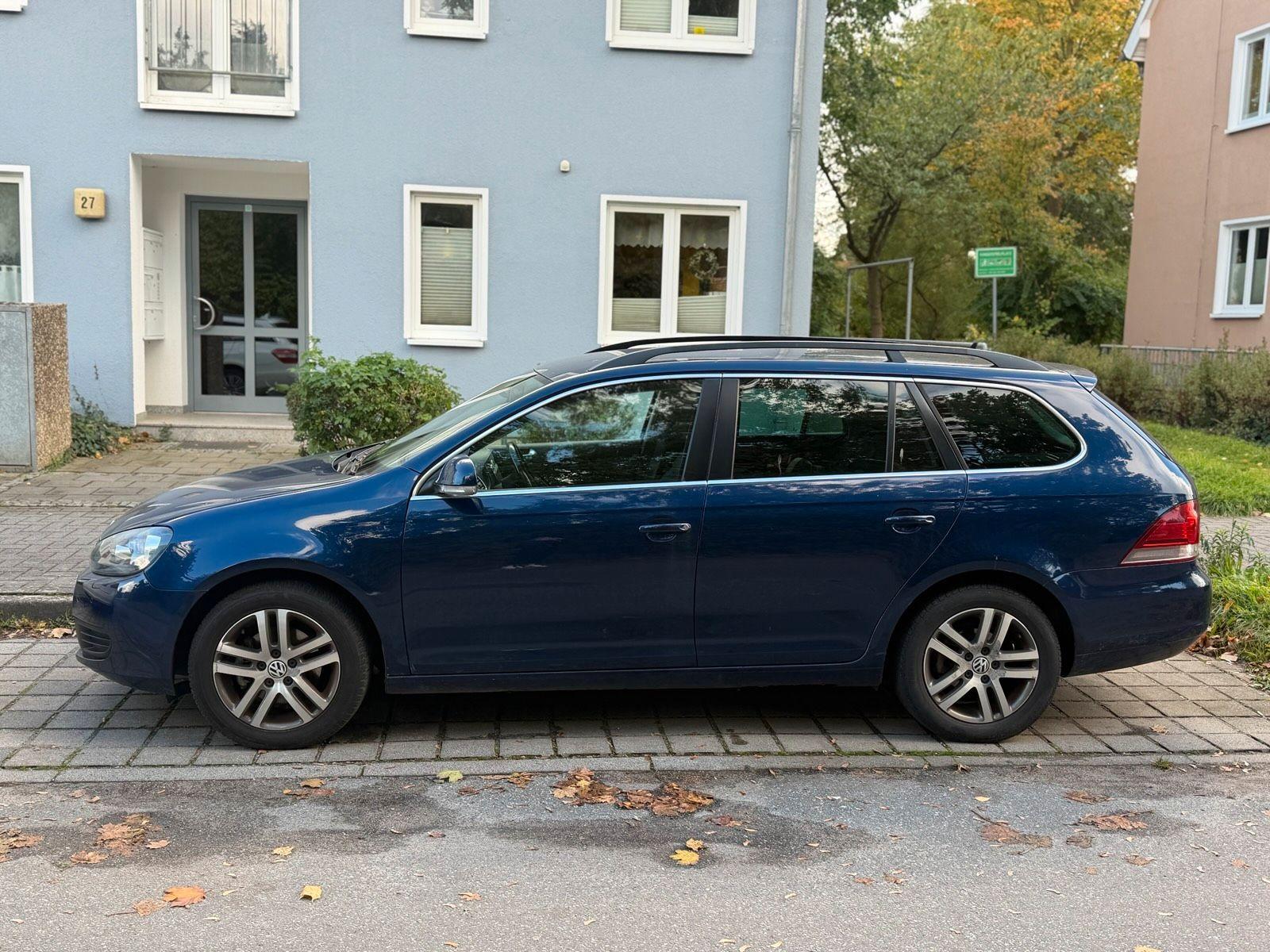 Volkswagen Golf 2009 — interior