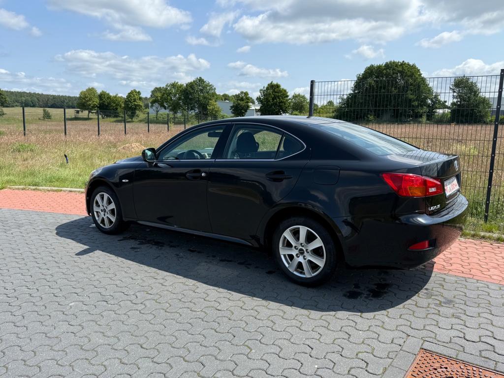 Lexus IS 220