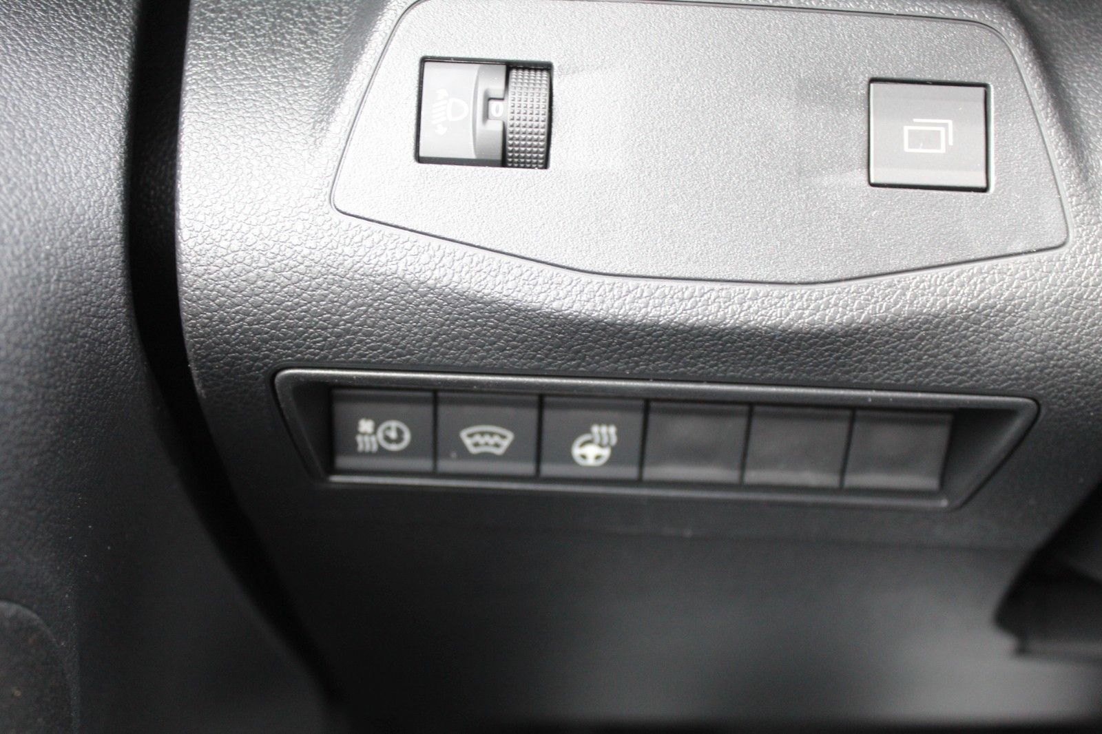 Fahrzeugabbildung Opel Combo Cargo Elektro11KW*Navi*SHZ*PDC*RFK*Holzbod