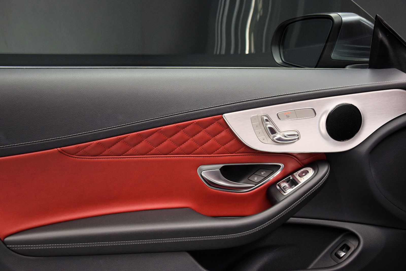 Fahrzeugabbildung Mercedes-Benz C300 4MATIC Coupé AMG LED Rotes Leder 1.Hnd 360°