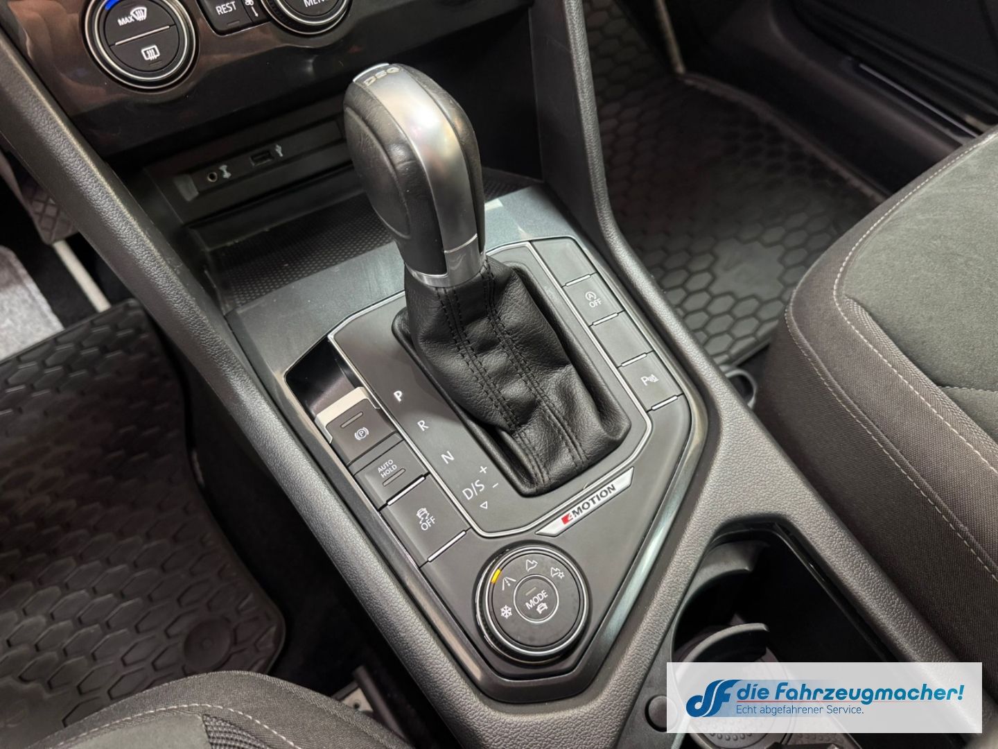 Fahrzeugabbildung Volkswagen Tiguan Highline R-LINE 4Motion 2.0 TSI DSG Sport