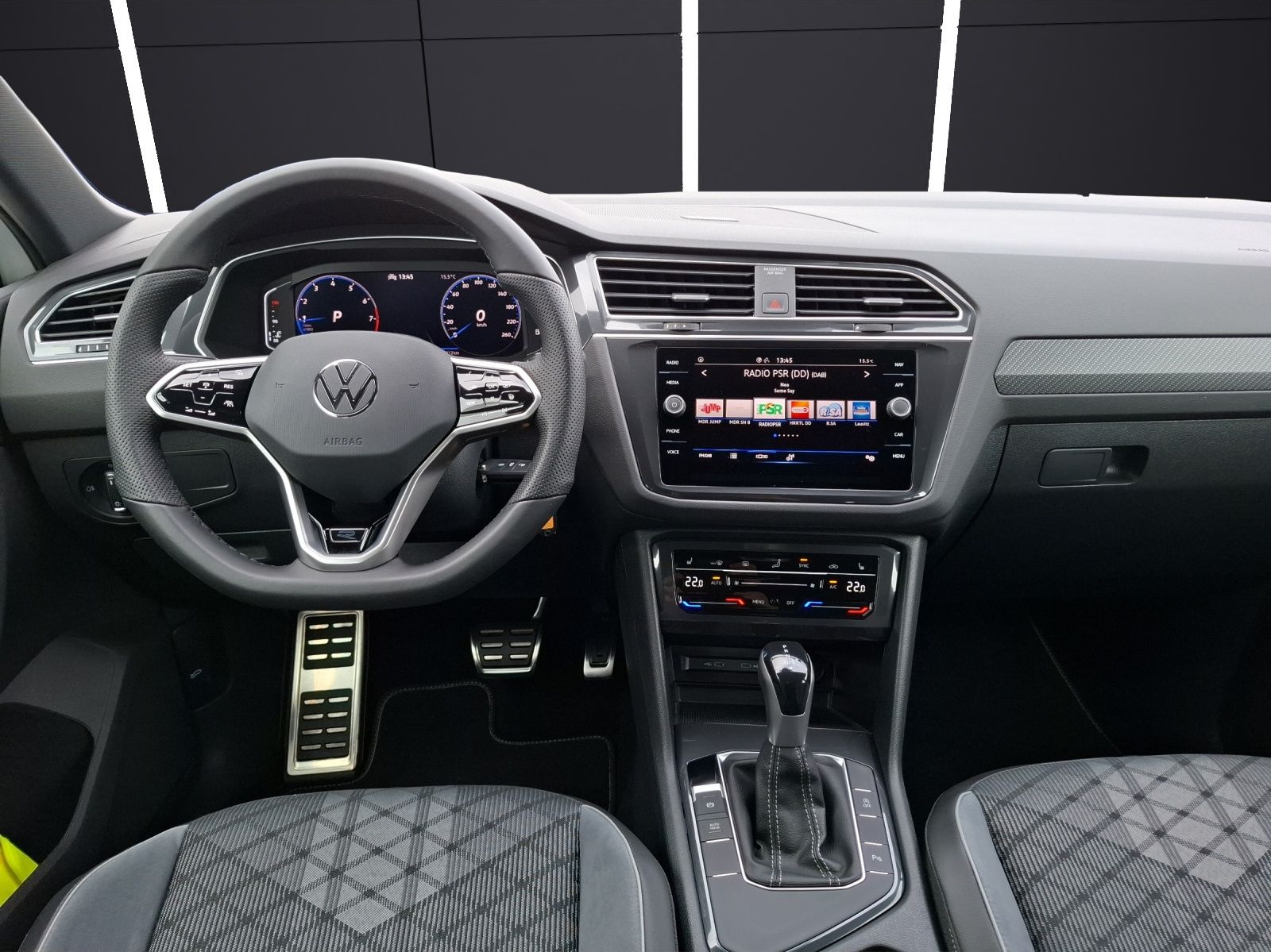 Fahrzeugabbildung Volkswagen Tiguan R-Line TSI DSG LED ACC SH LRHzg 19" AID P