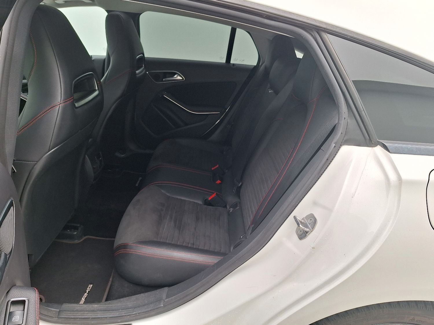 Fahrzeugabbildung Mercedes-Benz CLA 180 SB AMG-LINE/NAVI/LED/LEDER/PANO/SHZ