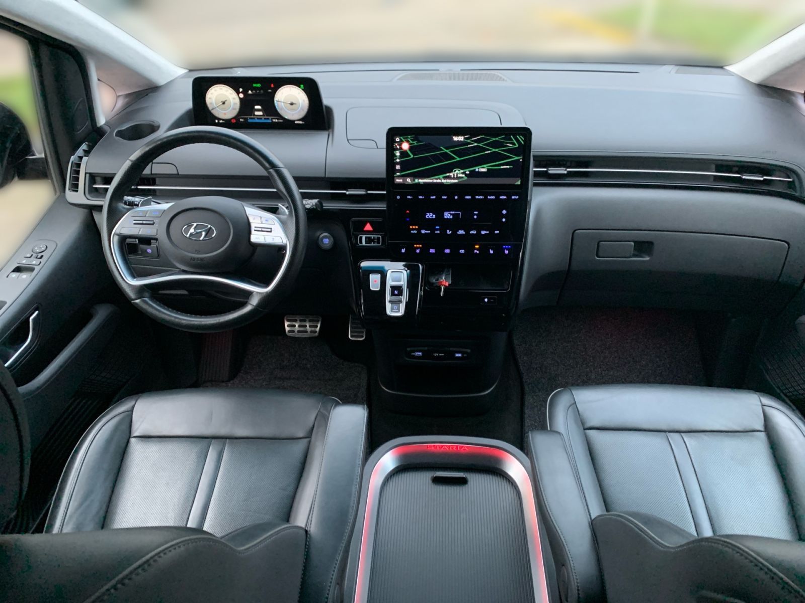 Fahrzeugabbildung Hyundai STARIA 2.2 CRDi Signature 4WD Leder AHK