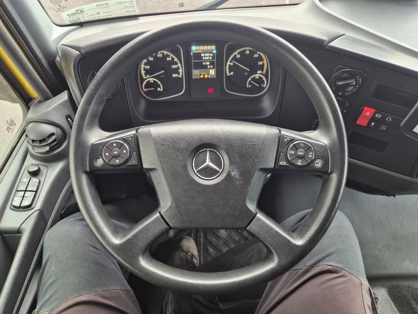 Fahrzeugabbildung Mercedes-Benz Atego 816 4x2 Möbelkoffer 3 Sitze