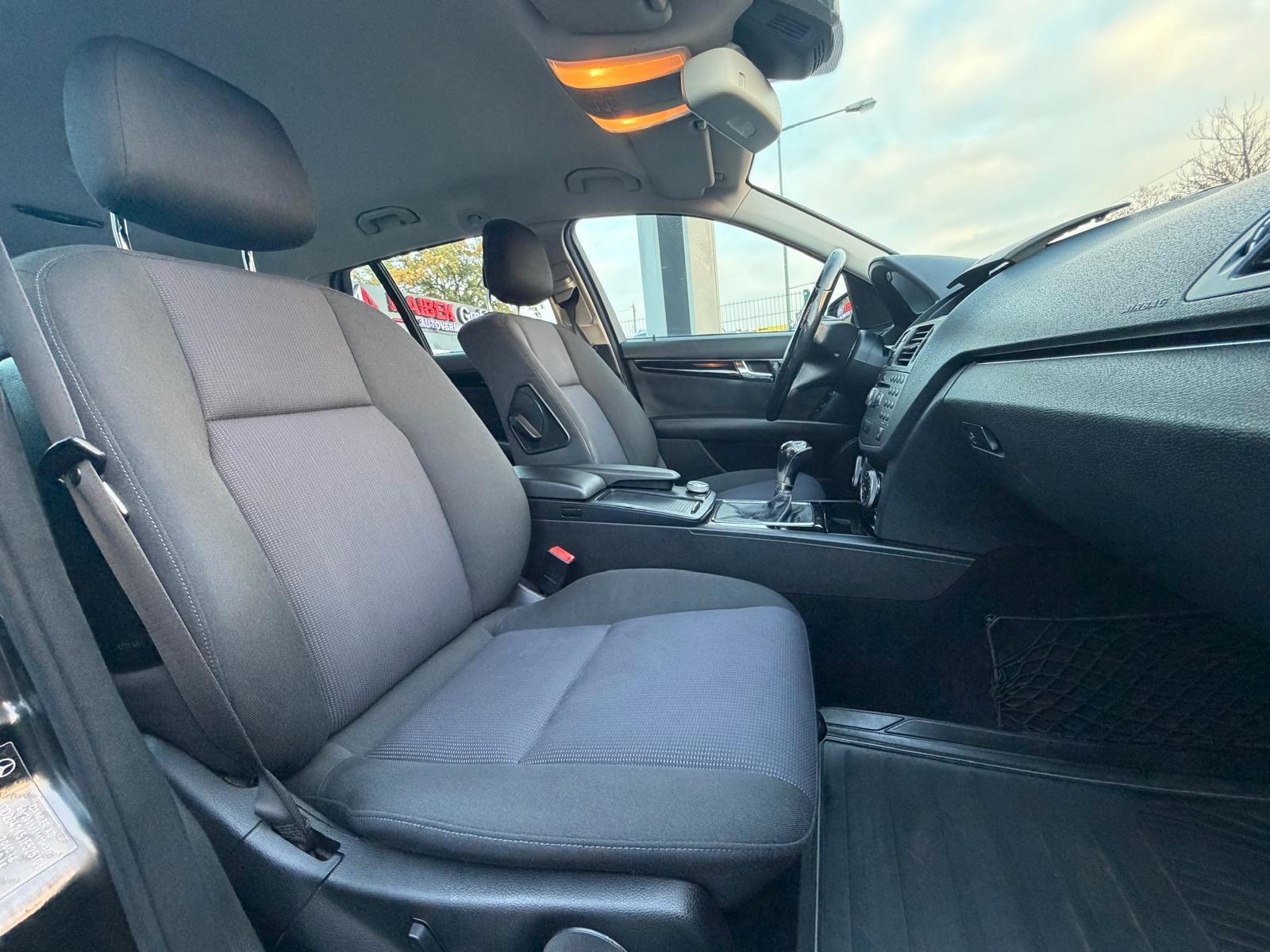 Mercedes-Benz C180 2010 — photo 11