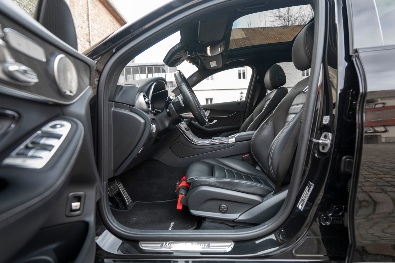 Fahrzeugabbildung Mercedes-Benz GLC 300d e 4Matic AMG BURMESTER 360° PANO M+S