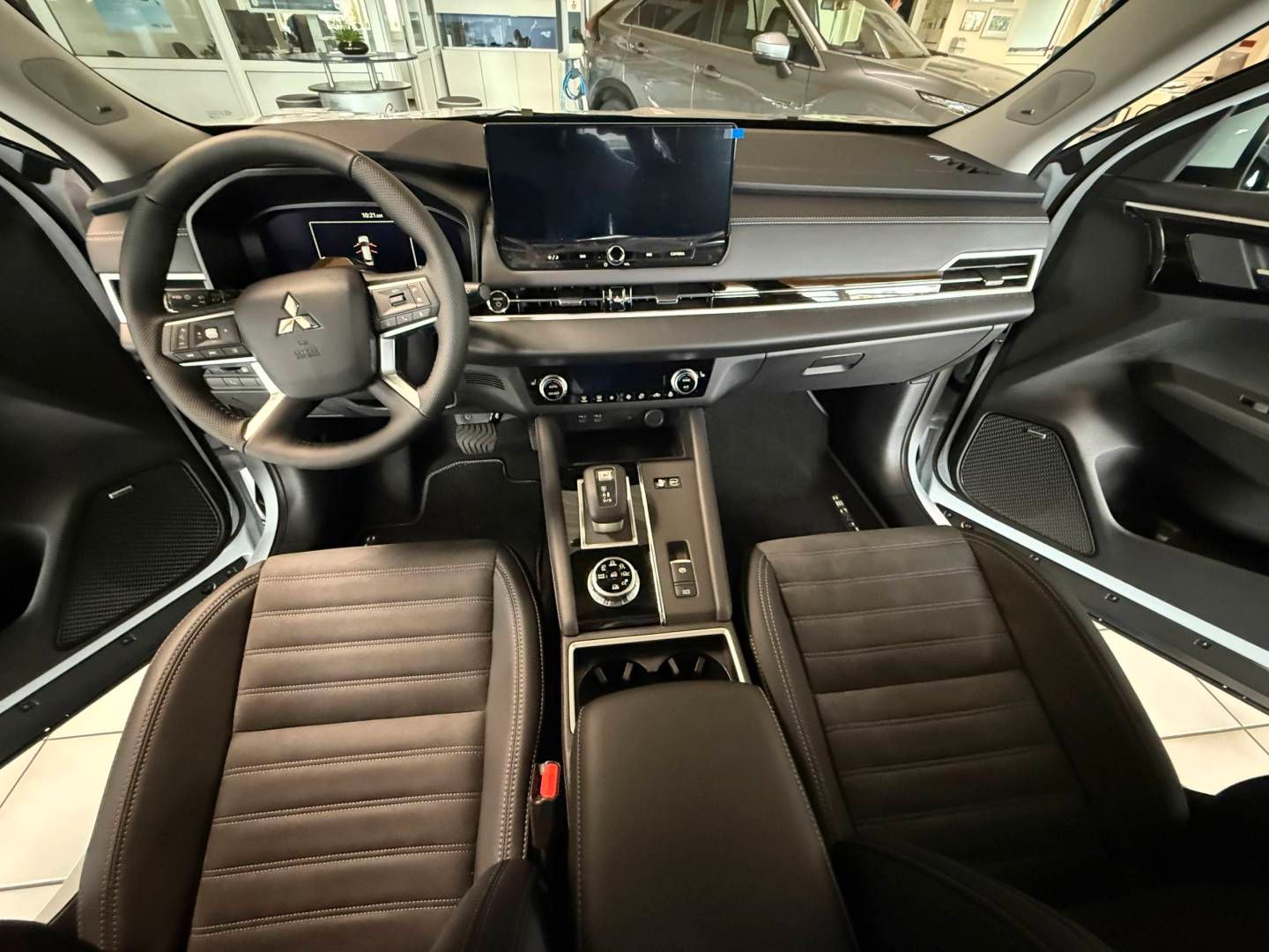 Fahrzeugabbildung Mitsubishi Outlander Plug-in Hybrid Intro Edition