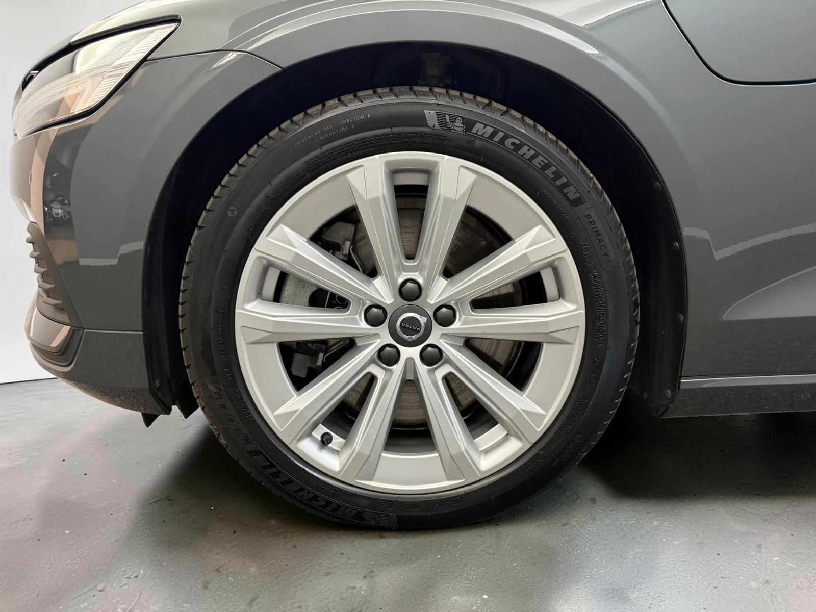 Volvo V60 Kombi Core Hybrid AWD*ACC*AHK*LED*KEYLESS