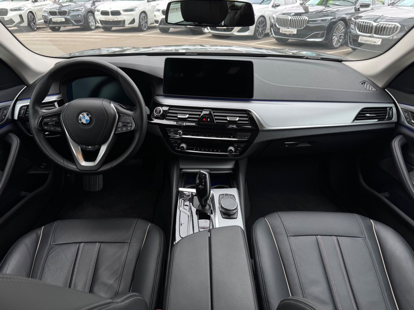 Fahrzeugabbildung BMW 530i Touring LKH/SoftClose 2 JAHRE GARANTIE