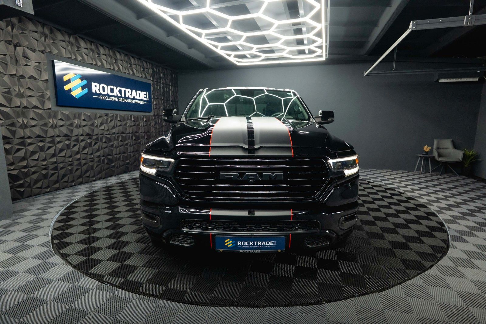 Fahrzeugabbildung Dodge RAM 5.7 V8 HEMI 4x4 LIMITED Style Night-Edition