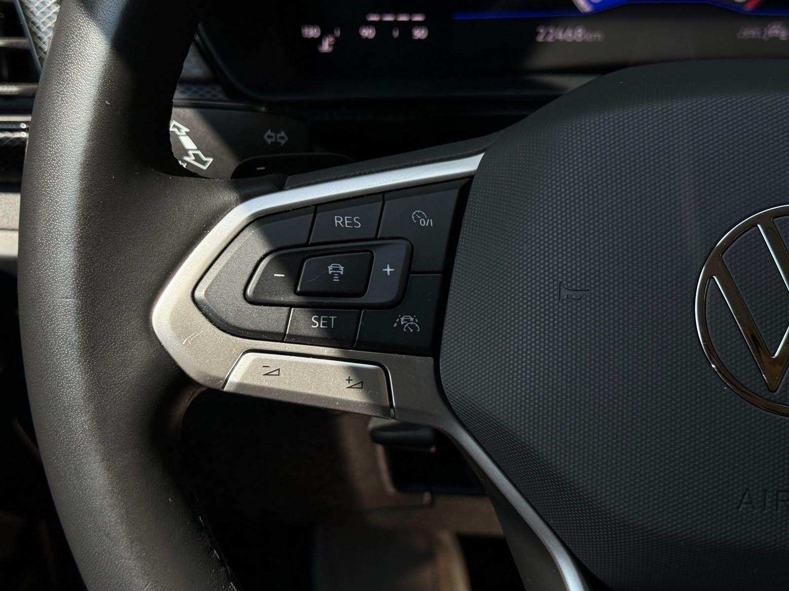 Fahrzeugabbildung Volkswagen T-Cross 1.0 TSI DSG Life LED+KAM+ACC+CARPL+SHZ+