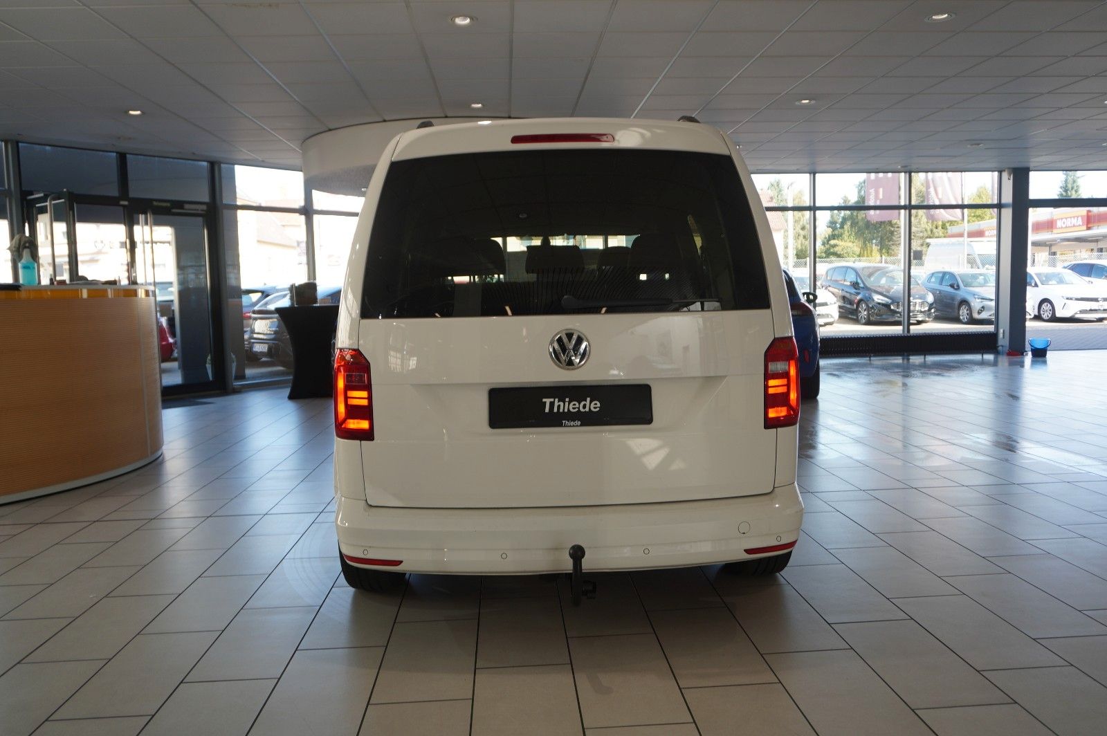 Fahrzeugabbildung Volkswagen Caddy 1.4 TSI TRENDLINE DSG 5-SITZE KLIMA/AHK