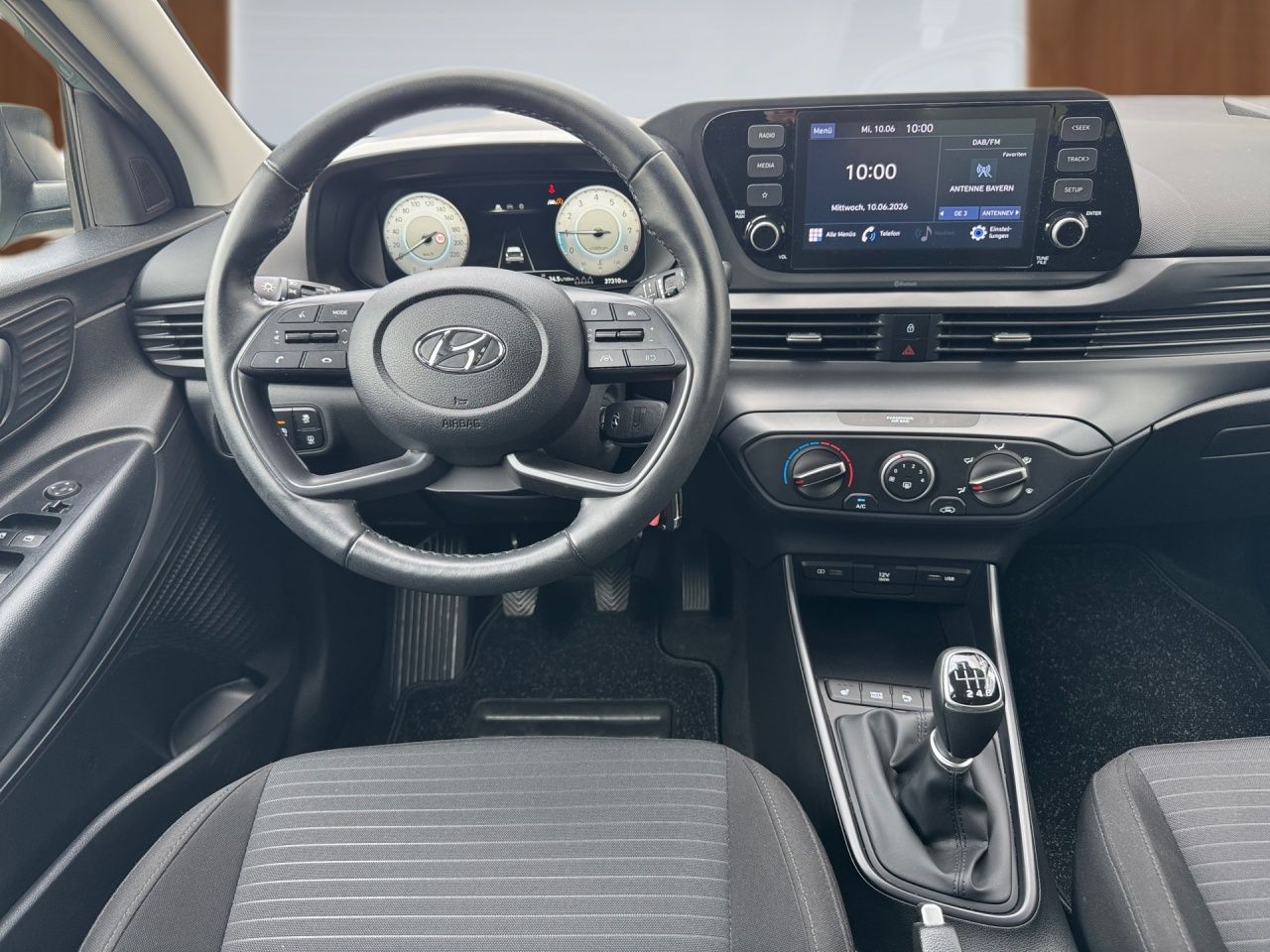 Fahrzeugabbildung Hyundai i20 EDITION 30 SHZ*NAVI*KAMERA*LHZ*DAB*CARPL*USB