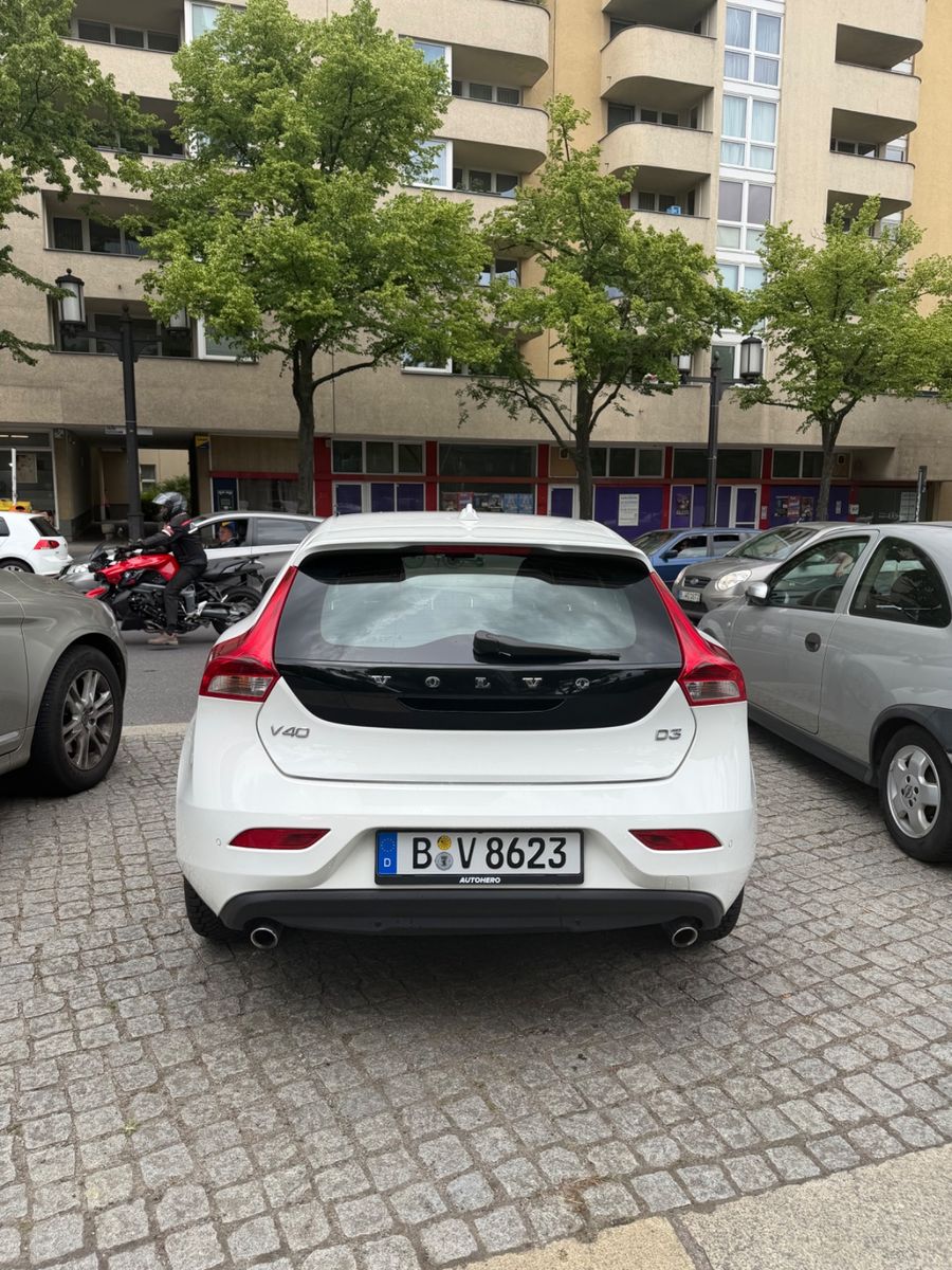 VOLVO V40