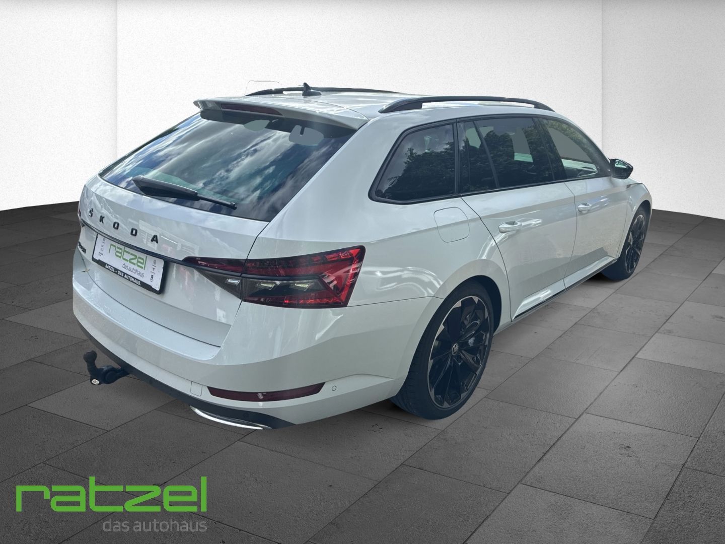 Fahrzeugabbildung SKODA Superb Sportline Combi 2.0 TDI AHK Navi Leder