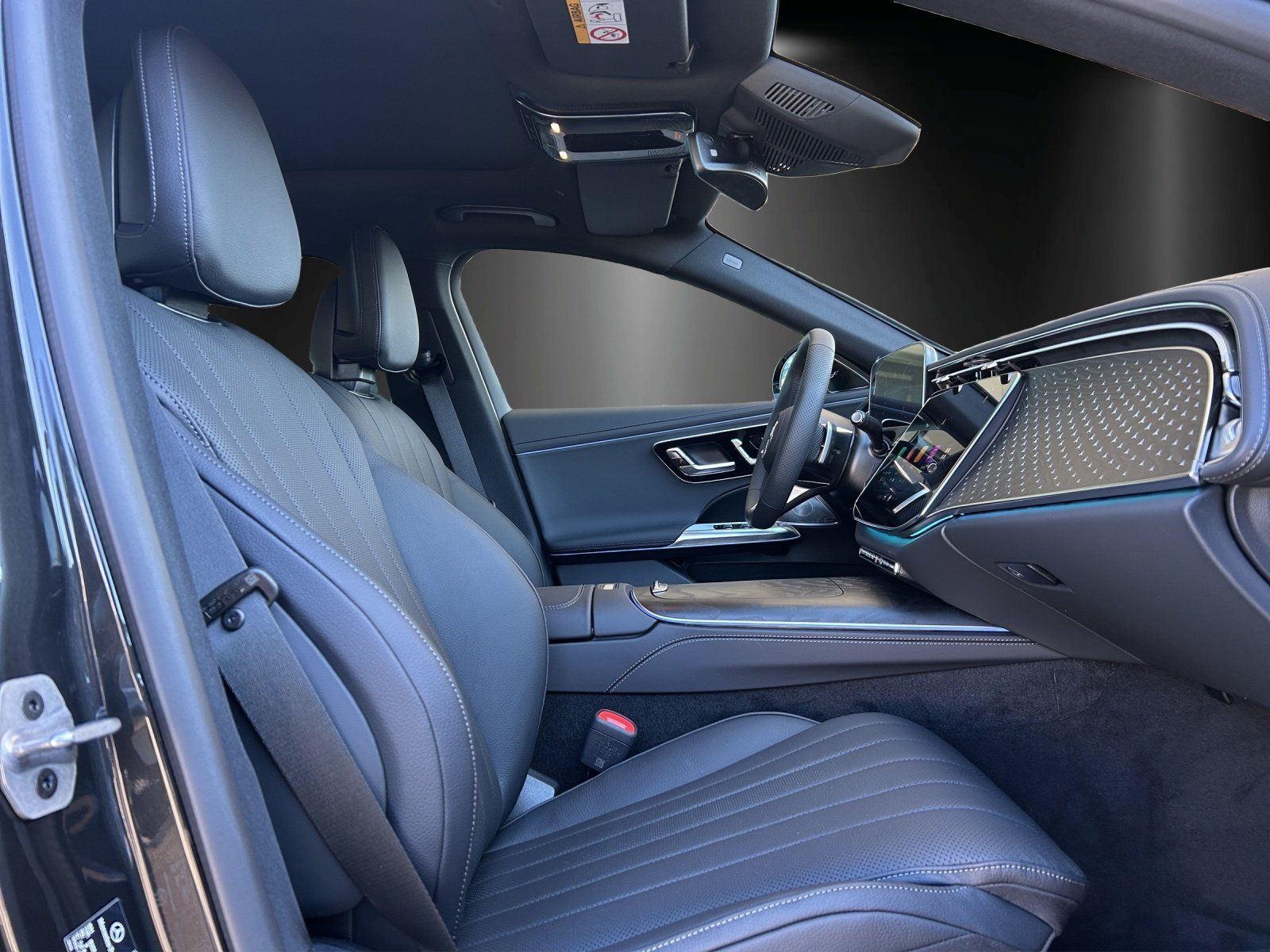 Fahrzeugabbildung Mercedes-Benz E 220 d T AMG Shzg PANO Burmester AHK Sitzklima