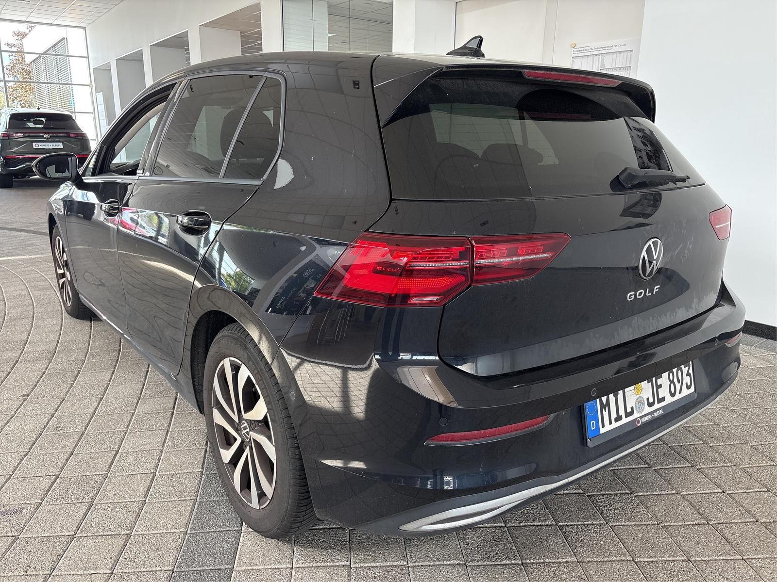 Volkswagen Golf VIII 2.0 TDI DSG/IQ LIGHT/PANO/AHK/SHZ/CAM imagem 3