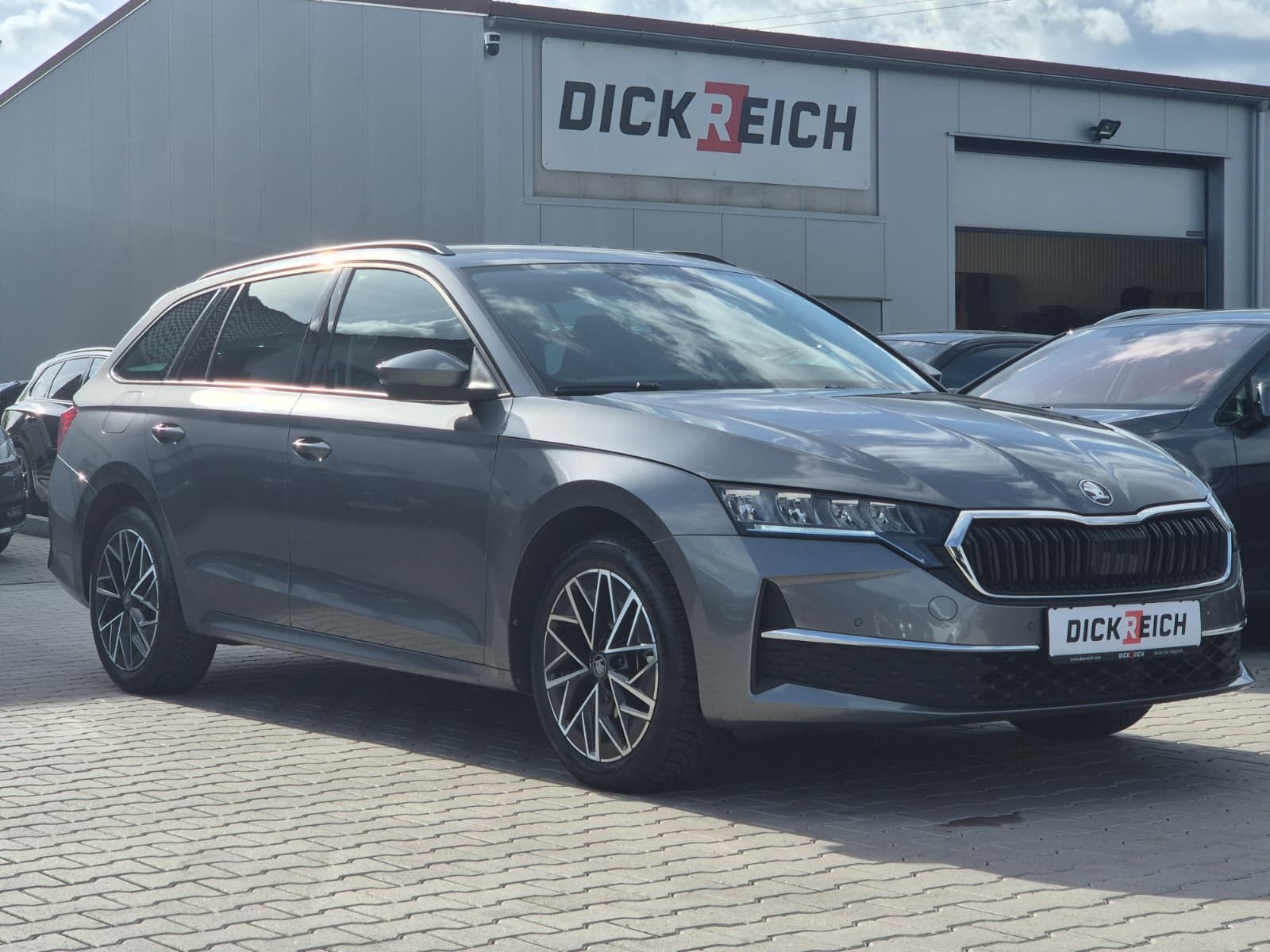 Fahrzeugabbildung SKODA Octavia 1.5 eTSI DSG Selection LED*AHK*5J-Gar.