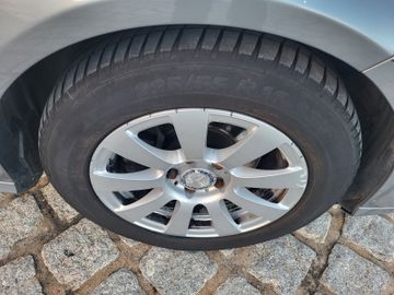 Mercedes E 220 - 4