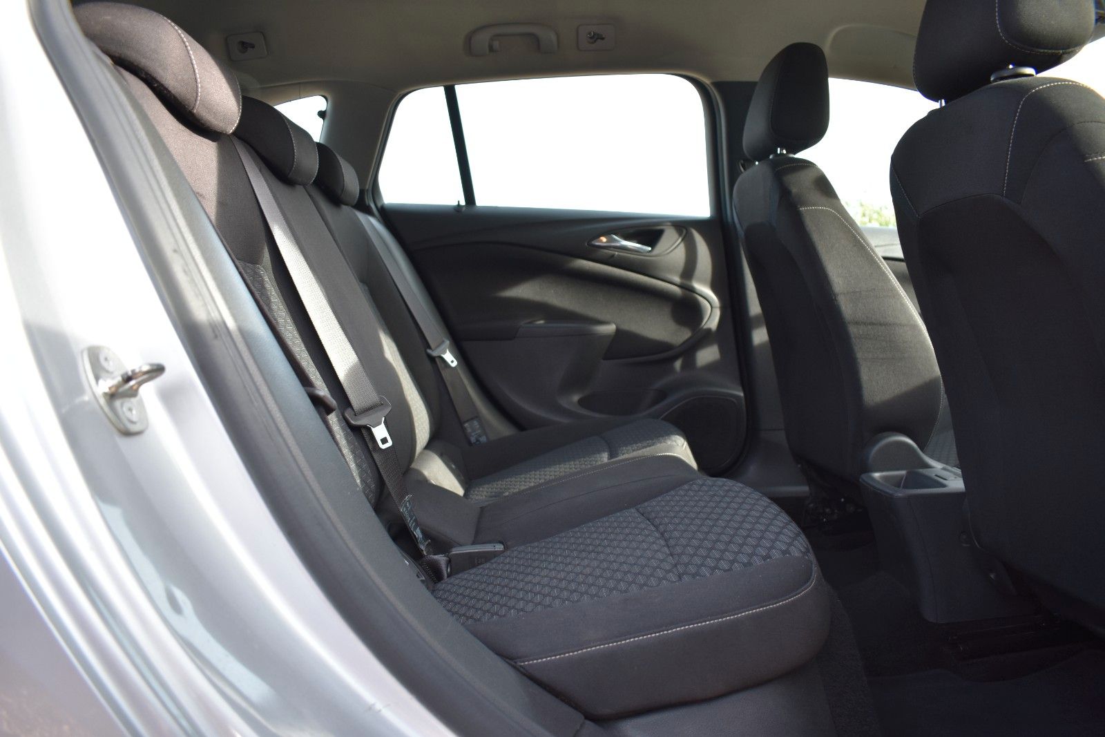 Fahrzeugabbildung Opel Astra K Sports Tourer Edition KLIMA/PDC/TEMPOMAT