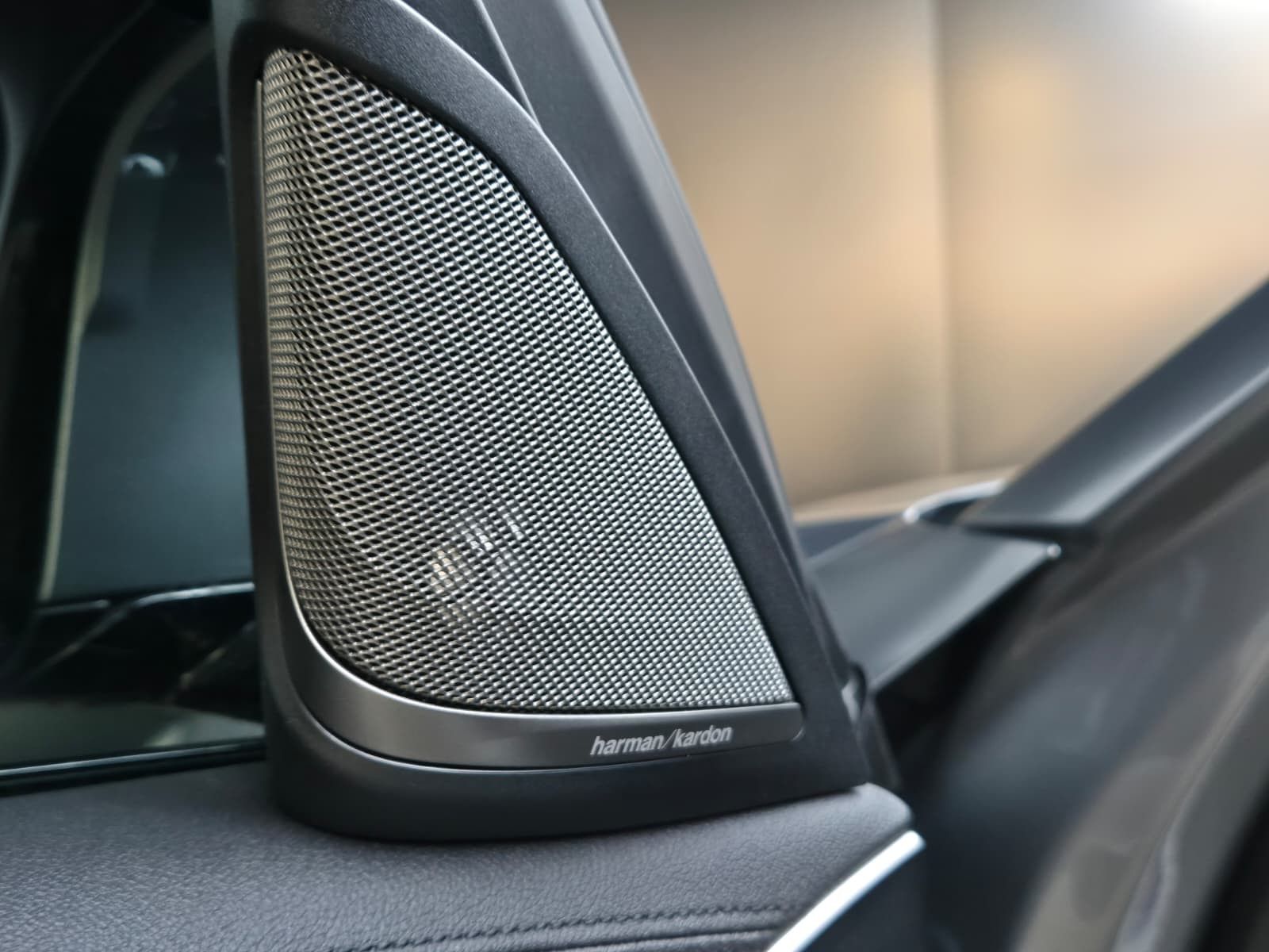 Fahrzeugabbildung BMW M5 Lim. >CARBON+SOFT+LED+HEAD+H&K+MEMO+ACC+360°+