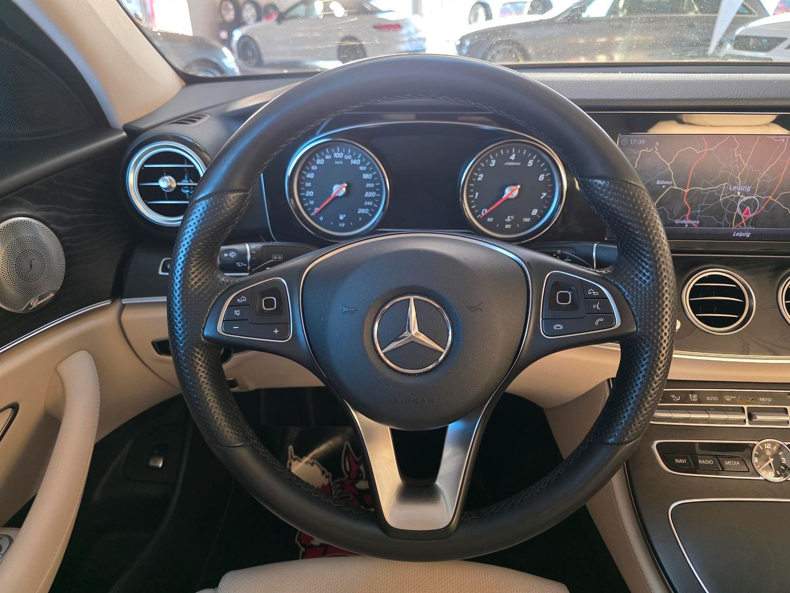 Fahrzeugabbildung Mercedes-Benz E200 Lim. AMG/Burmester/Airmatic/HuD/Multibeam