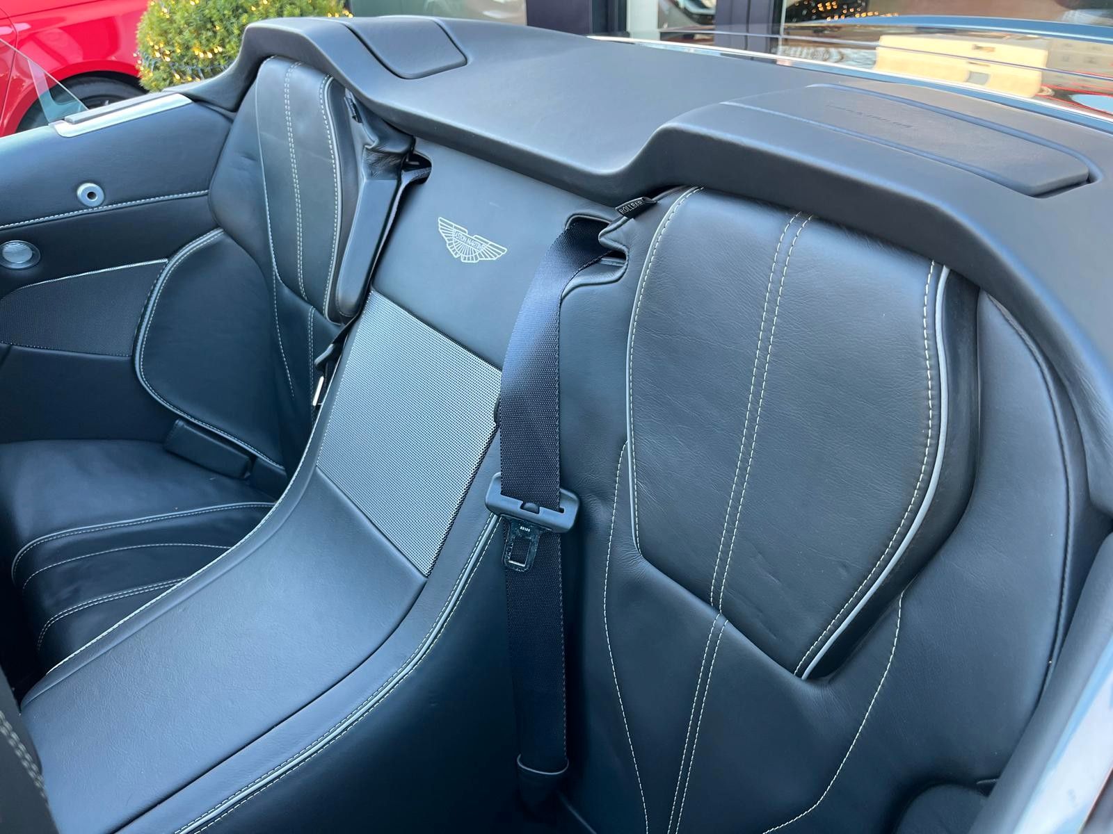 Fahrzeugabbildung Aston Martin Virage Volante V12