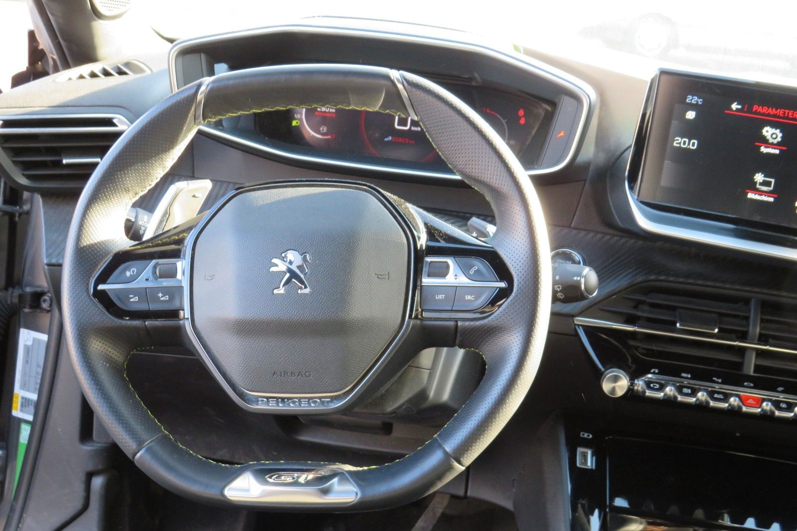 Fahrzeugabbildung Peugeot 2008 GT 8-AUTOMATIK GRA NAVI PDC 1.HAND