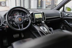 PORSCHE Cayenne S Diesel/ LUFTFAHR. PASM / PDLS+/ BOSE PORSCHE Cayenne S Diesel/ LUFTFAHR. PASM / PDLS+/ BOSE