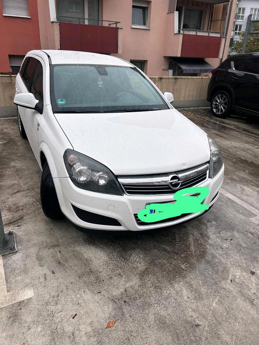 Opel Astra, 2010