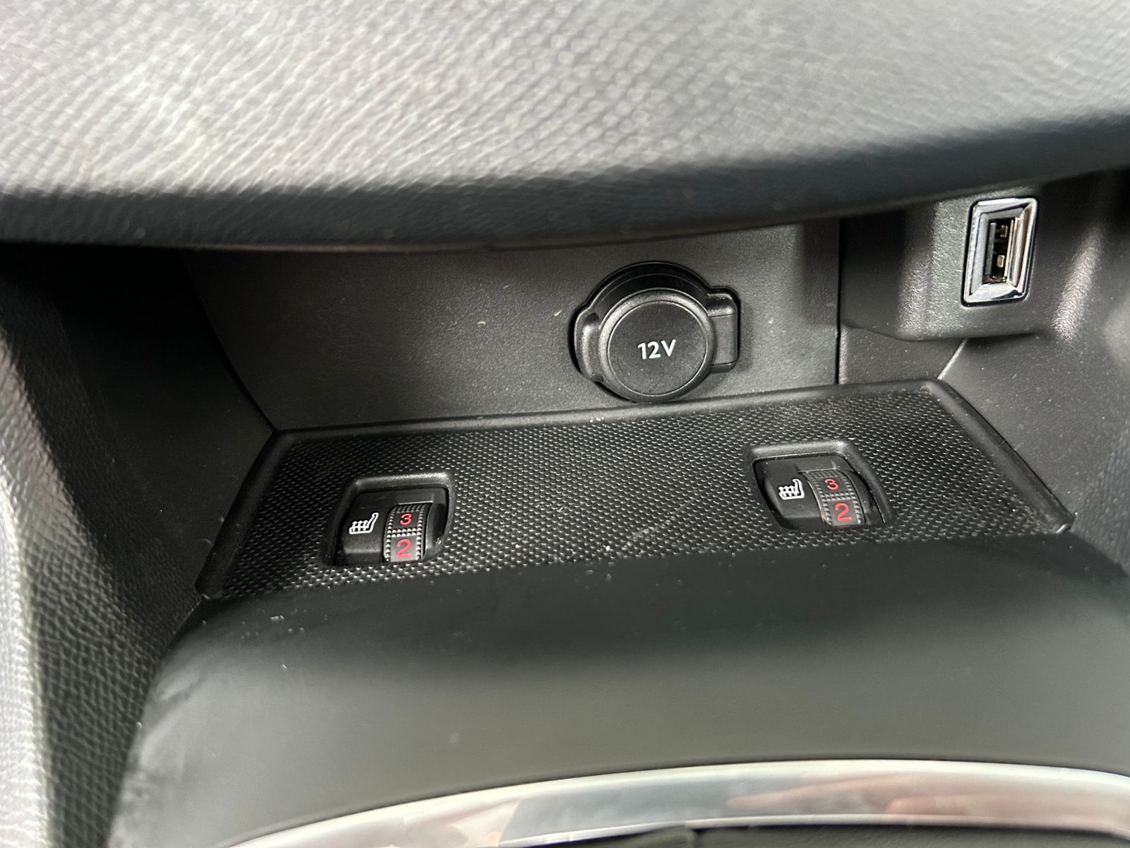 Fahrzeugabbildung Peugeot 308 SW Allure KLIMA LED NAVI  ALU
