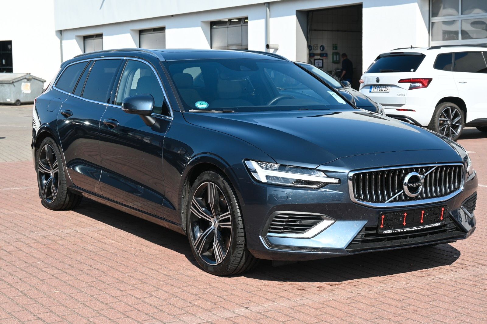 Fahrzeugabbildung Volvo V60 T6 Inscription AWD PHEV H&K*PANO*RFK*AHK*