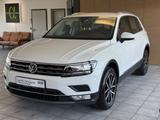 Volkswagen Tiguan 2.0 TDI Highline 4Motion*LED*RFK*AHK*ACC - Volkswagen Tiguan Gebrauchtwagen