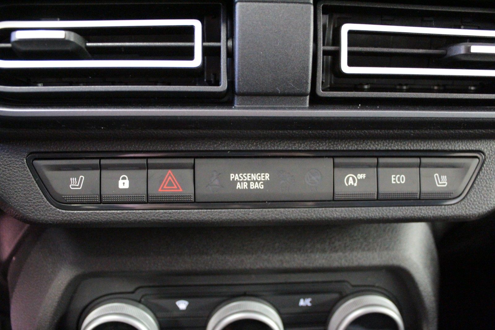 Fahrzeugabbildung Dacia Sandero TCe 100  ECO G Expression*Winterpaket*