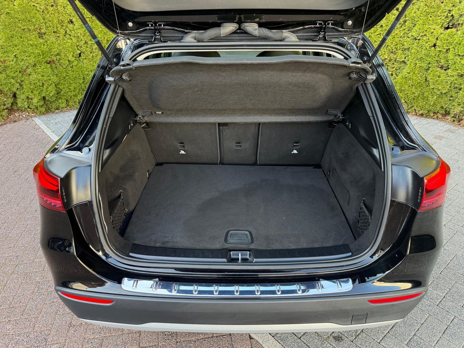 Fahrzeugabbildung Mercedes-Benz GLA 180 7G LED+MBUX+VIRT+SHZ+KAM+PARK+T-LEDER+