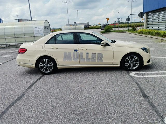 MERCEDES-BENZ E 220