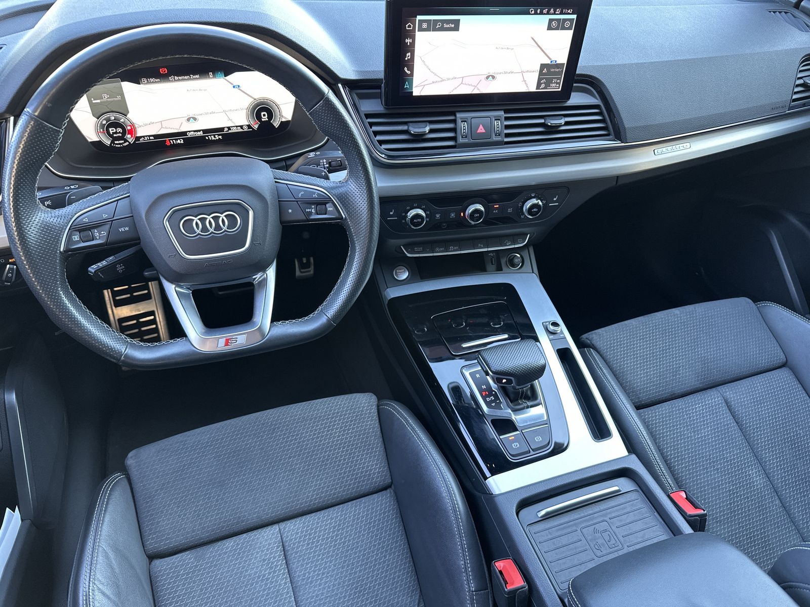Fahrzeugabbildung Audi Q5 40 TDI Qu S-Line NAV+LED+VCOCKPIT+PANO+19ZOLL